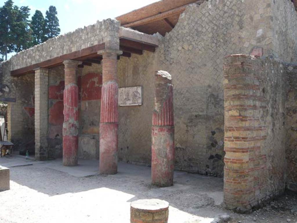 Ins. Or.I.2, Herculaneum. August 2013. Looking south-east across atrium. Photo courtesy of Buzz Ferebee.